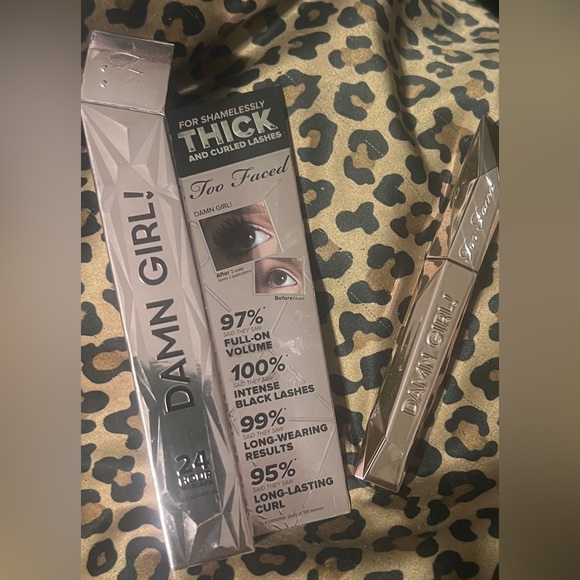 NIB Too Faced Damn Girl 24-Hour Mascara- Full Size - Picture 1 of 4